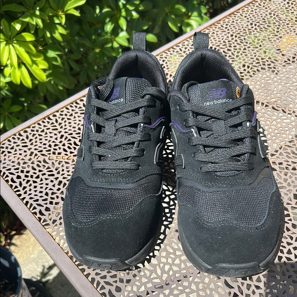 New Balance Black and Purple Sneakers Sleek Design Breathable Comfort